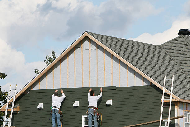 Professional Siding technician working in Cardington, OH